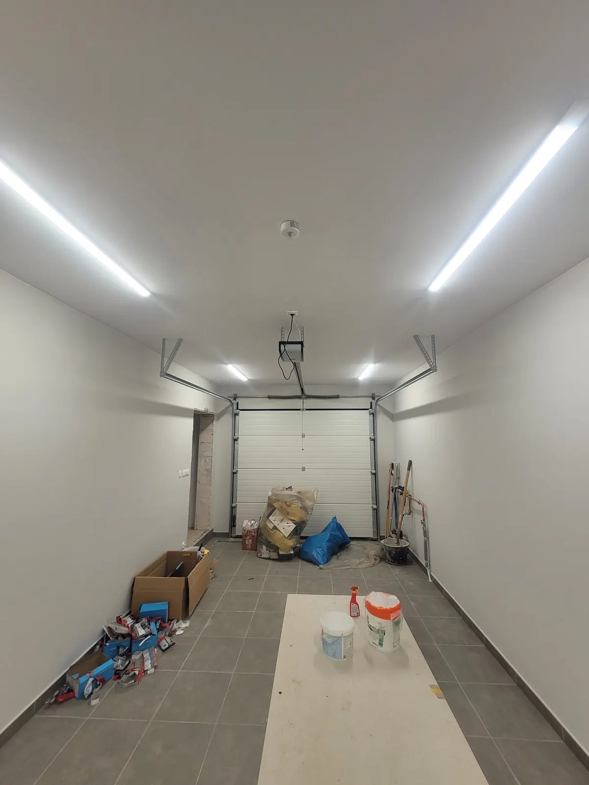 Oświetlenie LED w garażu